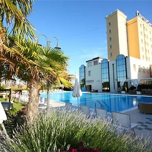**** Szálloda Zanhotel Centergross Olaszország