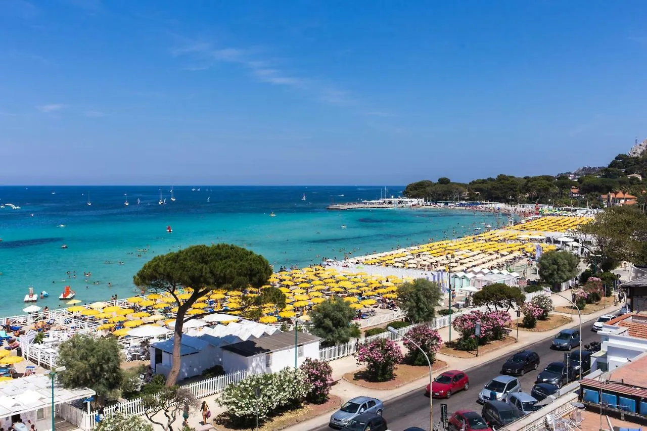 Mondello Beach Rooms - By The Sea Guest house