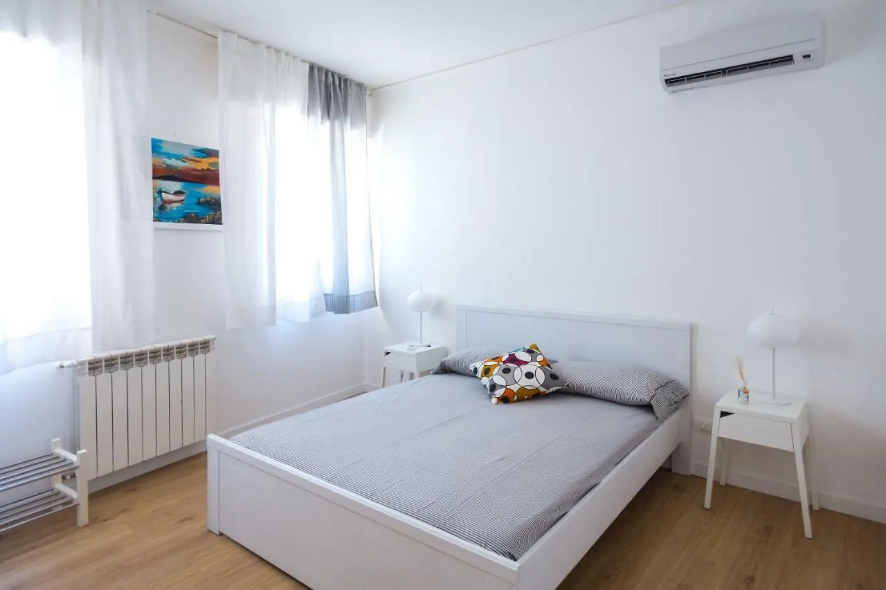Guest house Mondello Beach Rooms - By The Sea