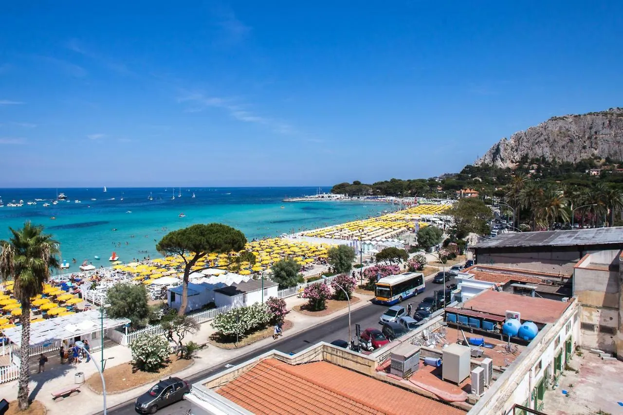 Mondello Beach Rooms - By The Sea Guest house