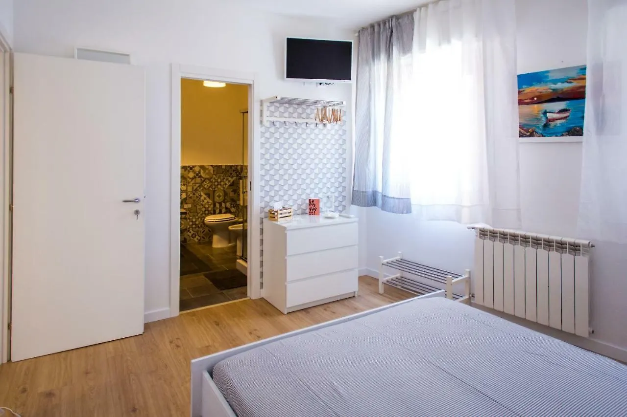 Mondello Beach Rooms - By The Sea Guest house